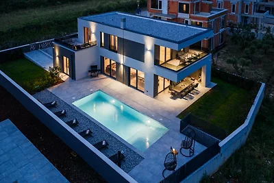 Villa RT with pool near sea