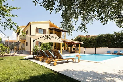 Ferienhouse con piscina Loborika