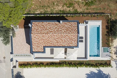 Villa P with pool in Medulin