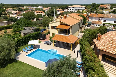 Ferienhouse con piscina Loborika