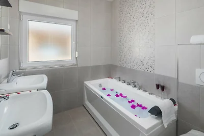 Villa  Vodnjan with  pool, whirpool, ...