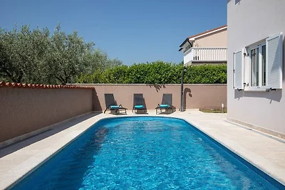 Villa DM mit Pool