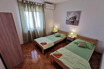 Ferienhaus mit Pool Loborika
