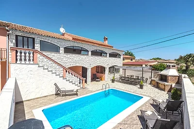 Ferienhaus mit Pool Valtura