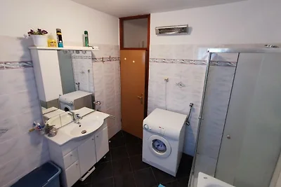 Ferienhaus mit Pool Loborika
