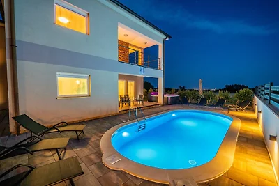 Villa  Vodnjan with  pool, whirpool, ...