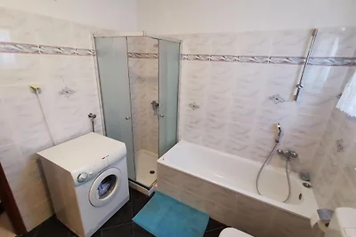 Ferienhaus mit Pool Loborika