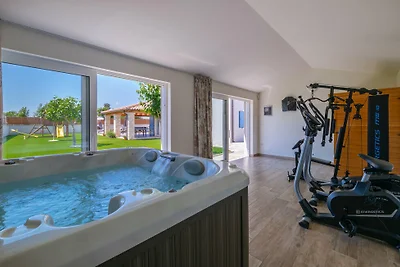 Villa Sandra with pool, whirpool, sauna