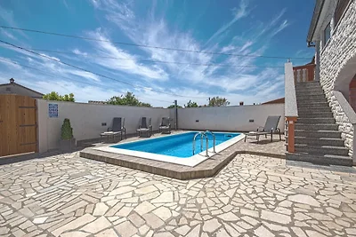 Ferienhaus mit Pool Valtura