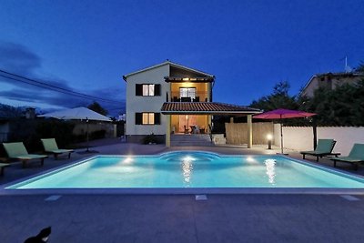 Ferienhaus mit Pool Loborika