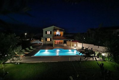 Ferienhaus mit Pool Loborika