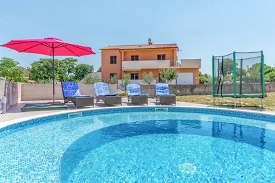 Haus mit großem privatem Pool