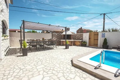Ferienhaus mit Pool Valtura
