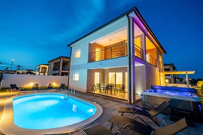 Villa  Vodnjan with  pool, whirpool, ...