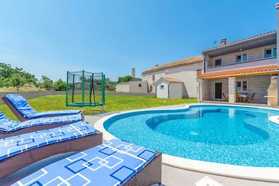 Haus mit großem privatem Pool