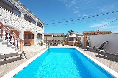 Ferienhaus mit Pool Valtura