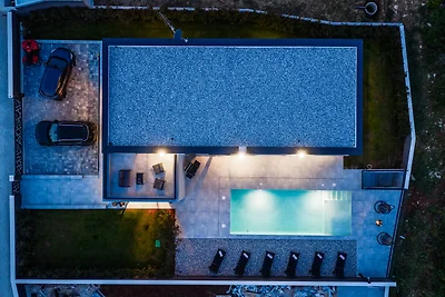 Villa RT with pool near sea