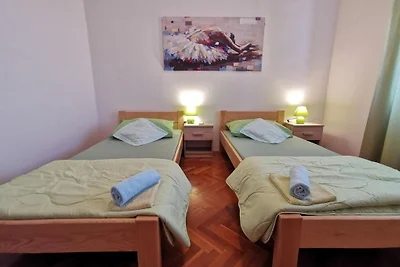 Ferienhaus mit Pool Loborika