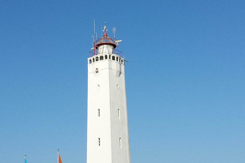 100 Jahre 1923 – 2023 Leuchtturm Noordwijk. Kommen Sie und genießen Sie die Aussicht.
