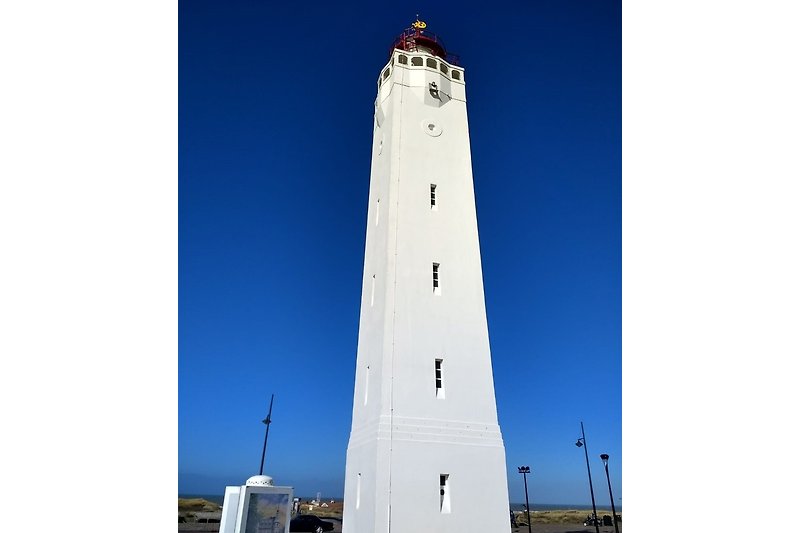 100 Jahre 1923 – 2023 Leuchtturm Noordwijk. Kommen Sie und genießen Sie die Aussicht.