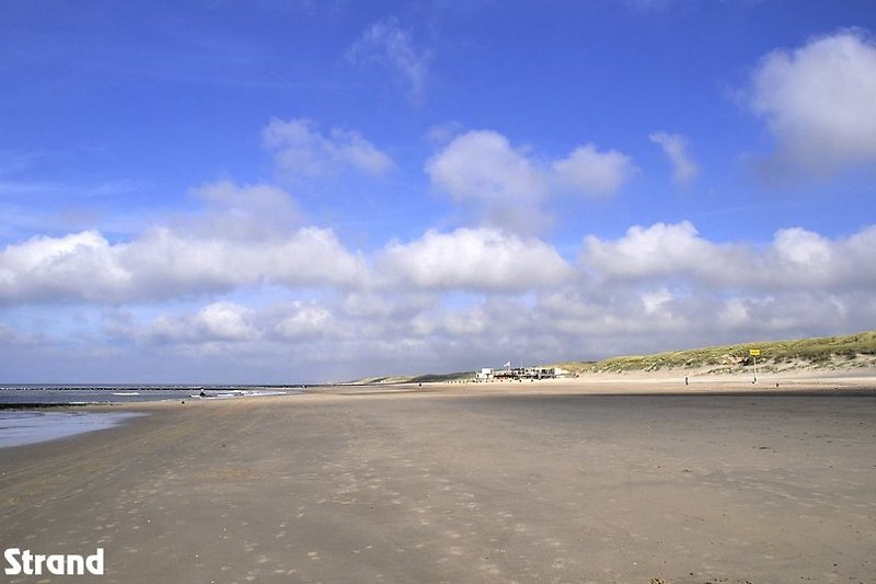 Der breite Strand von Julianadorp