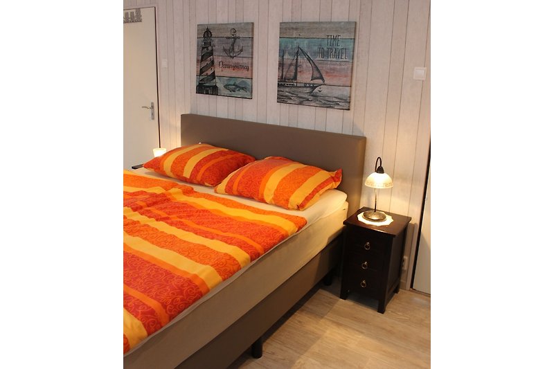 Schlafzimmer mit doppelbett