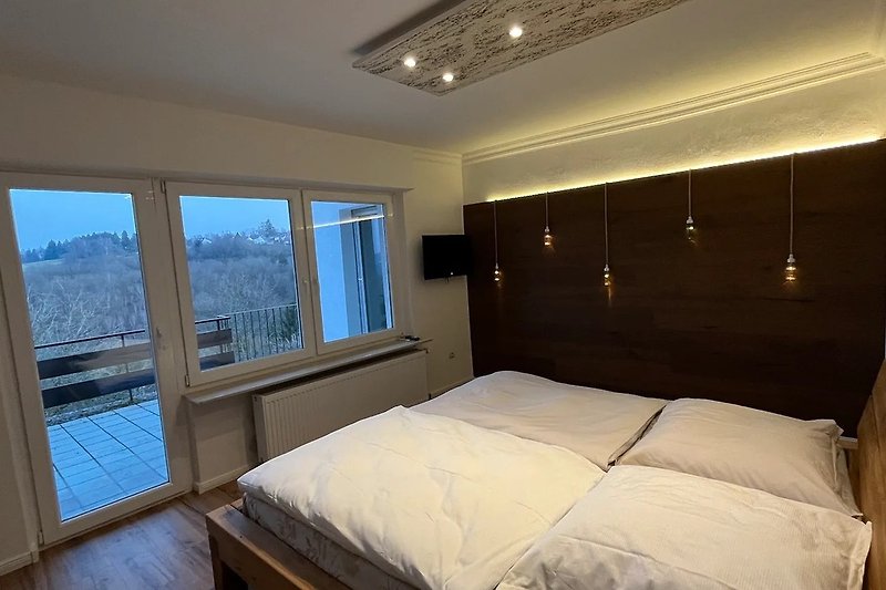 Schlafzimmer mit Doppelbett 2x2m