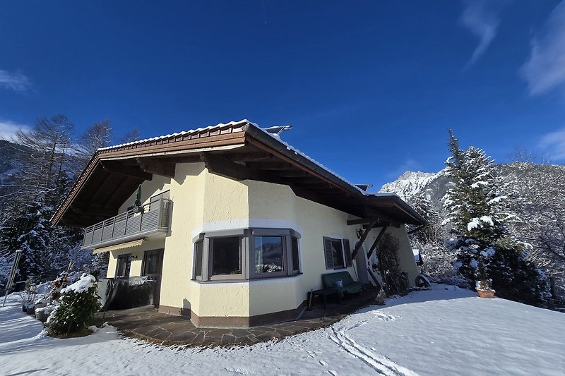 unser Haus am Waldrand - Hintergrund "Bergwelt Hahnekamm"