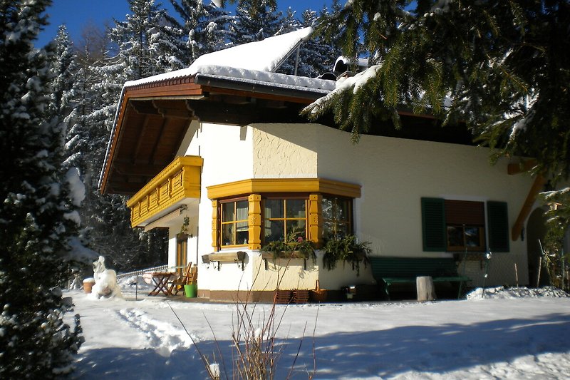 Haus Dreer  "Blick auf die Bergwelt Hahnenkamm"