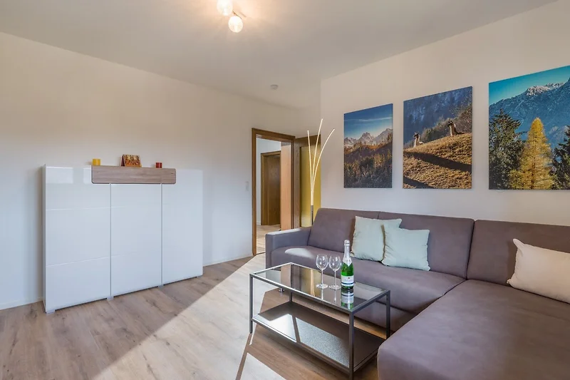 Wohnzimmer mit Sofa