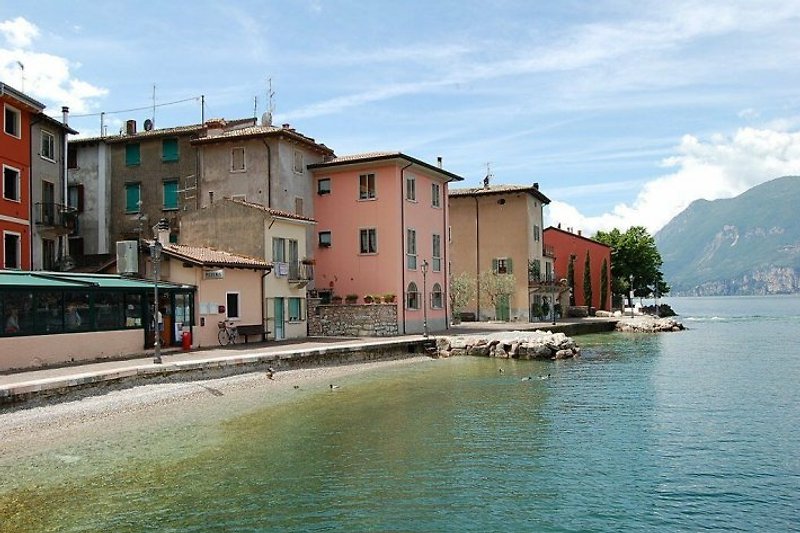 Cassone eine klein Dorf zum See