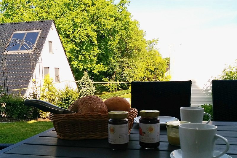 Petit-déjeuner sur la terrasse