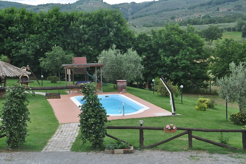 Luxuriöse Villa mit Pool, Garten und Bergblick. Perfekt zum Entspannen!