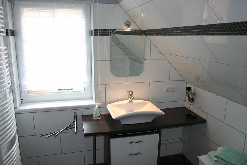 Salle de bain associée n°3 (Image du lavabo)