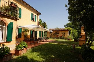 Con carattere per 22 persone con piscina