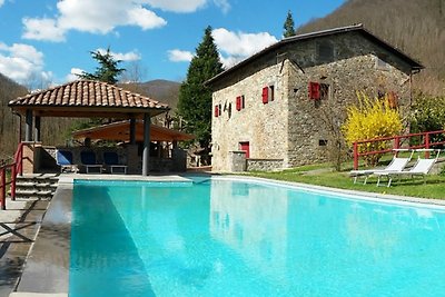 casa de vacaciones con piscina en Garfagnana