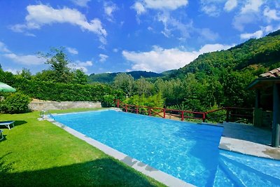 Holiday house with pool in Garfagnana