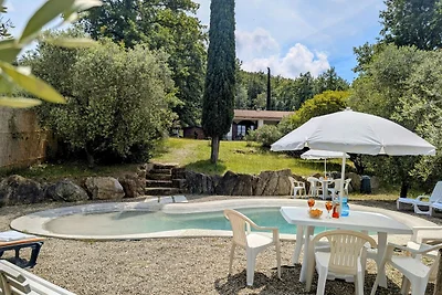 Ferienhaus mit eigenem Pool