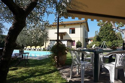 Ferienhaus mit Pool bei Lucca