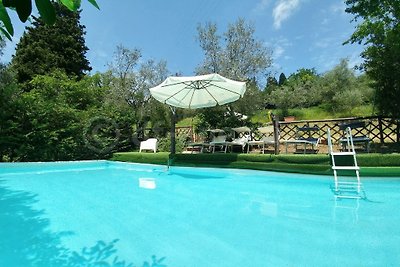 Antike Villa bei Florenz mit Pool
