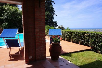 Villa with pool and sea view (9 + 1)