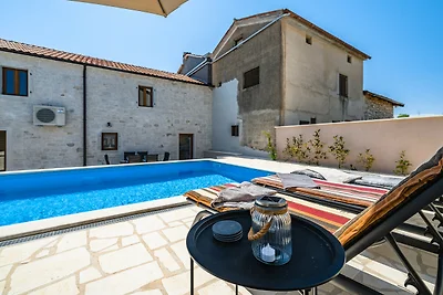 Casa Simona with pool in Kastelir, Istria