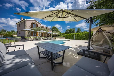 Villa Marijanin vrt with pool in Tinjan,...