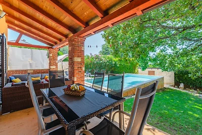 Villa Hrast Bacva with Pool in Višnjan,...