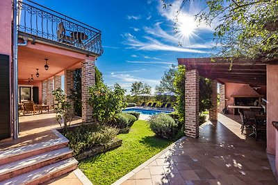 Villa Maddalena with private pool in Tinjan,...