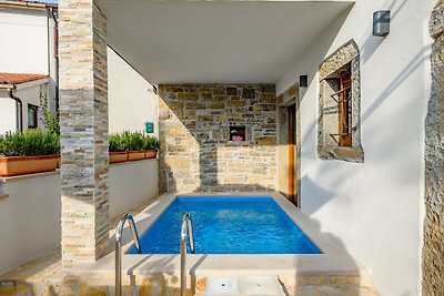 Casa Piccola Leona with pool in Groznjan