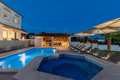 Villa Anela with pool in Porec