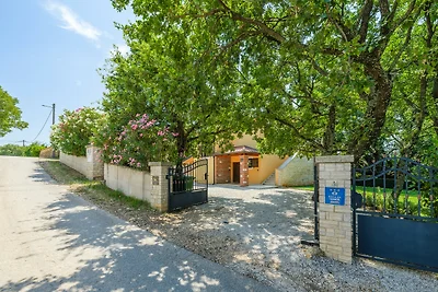 Villa Hrast Bacva with Pool in Višnjan,...
