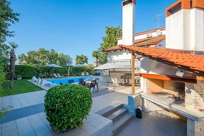 Villa Martimar with pool and hot tub in...