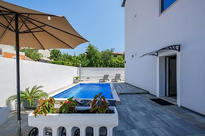 Apartment Vedran with heated pool, in Porec